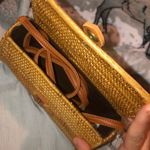 francesca’s wicker basket crossbody - Picture 2 of 3